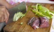 食材之胡萝卜炒莴笋叶的方法(步骤)